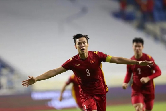 2 Fifa Tuyen Viet Nam Va Uae Dau Tran Sinh Tu