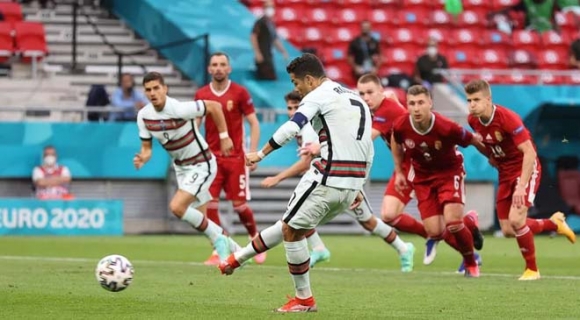 2 Ronaldo Lap Cu Dup Dinh Cao Tao Ra Hang Loat Ky Luc So 1 Lich Su Euro