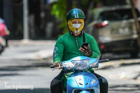 12 Ha Noi Nong Nung Nguoi Trong Ngay Do Lua Nhiet Do Ngoai Troi Len Toi 55 Do