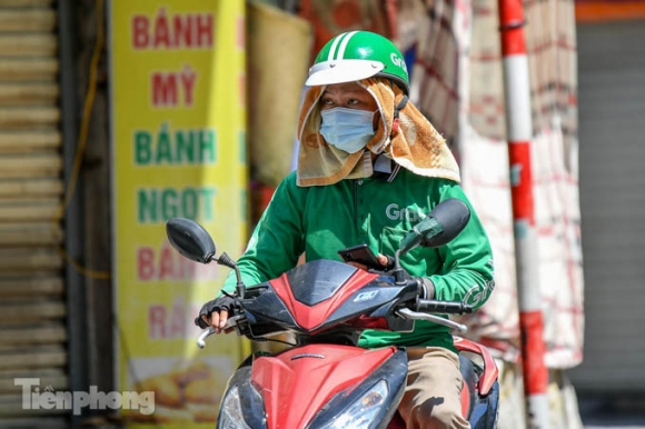 13 Ha Noi Nong Nung Nguoi Trong Ngay Do Lua Nhiet Do Ngoai Troi Len Toi 55 Do