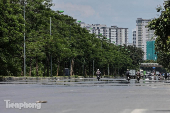 4 Ha Noi Nong Nung Nguoi Trong Ngay Do Lua Nhiet Do Ngoai Troi Len Toi 55 Do