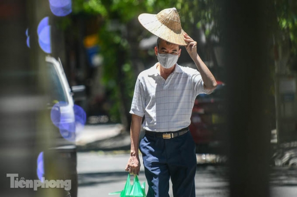 8 Ha Noi Nong Nung Nguoi Trong Ngay Do Lua Nhiet Do Ngoai Troi Len Toi 55 Do