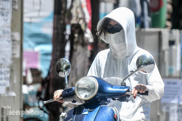 9 Ha Noi Nong Nung Nguoi Trong Ngay Do Lua Nhiet Do Ngoai Troi Len Toi 55 Do