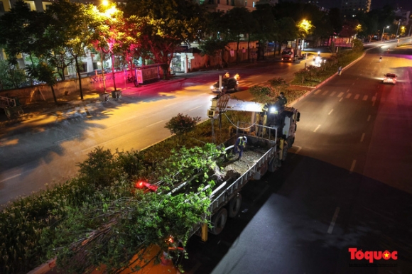 1 Di Doi Hang Cay Phong La Do O Ha Noi Ngay Trong Dem