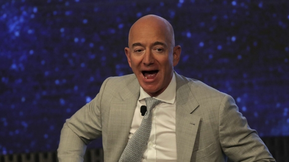 1 Gan 100000 Nguoi Ky 2 Kien Nghi Khong Cho Ti Phu Jeff Bezos Tro Lai Trai Dat