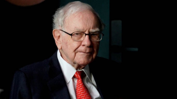 1 Warren Buffett Bat Ngo Tu Chuc Tai Quy Tu Thien Cua Bill Gates