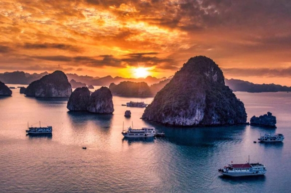 2 Quang Ninh Mien Ve Tham Quan Vinh Ha Long De Cuu Doi Tau Du Lich Nghin Ti