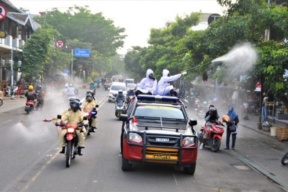 2 Indonesia Tren Bo Vuc Tham Hoa Vi Quai Vat Delta