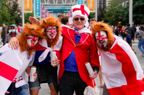 12 Co Dong Vien Anh Tam Bia Sau Chien Thang Tai Ban Ket Euro 2020