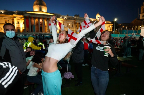 13 Co Dong Vien Anh Tam Bia Sau Chien Thang Tai Ban Ket Euro 2020