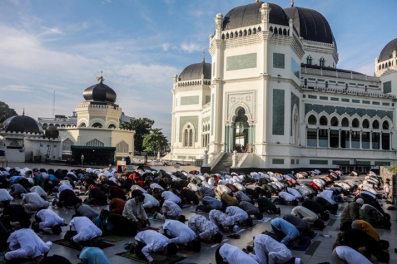 1 Hang Nghin Nguoi Indonesia Tu Tap Cau Nguyen Giua Dai Dich Covid 19