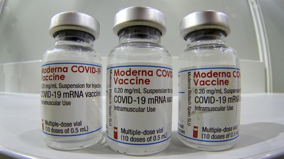 2 Eu Cho Phep Tiem Vaccine Covid 19 Cua Moderna Cho Tre Vi Thanh Nien