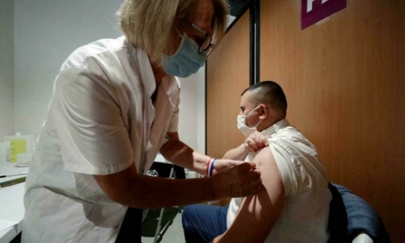 2 Nuoc Giau Gay Tranh Cai Voi Lieu Tiem Vaccine Covid 19 Thu Ba