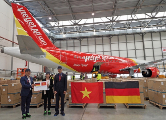 1 Chuyen Bay Vietjet Chuyen Cho Thiet Bi Y Te Vien Tro Tu Duc Da Ve Toi Viet Nam