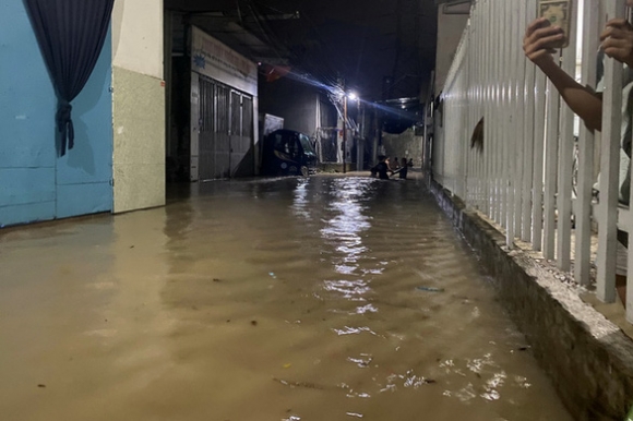 1 Bien Hoa Nuoc Un Un Tran Vao Nha Dan Nhieu Tuyen Duong Ngap Sau