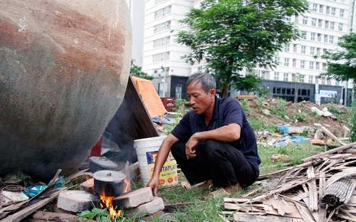 2 Song Trong Cong Lay Lat Tren Via He Thanh Pho 10 Nam Bo Ngheo Nuoi Con Do Thu Khoa Dh Y Ha Noi