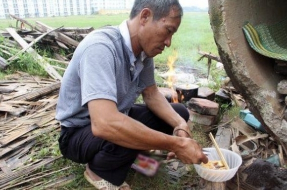 5 Song Trong Cong Lay Lat Tren Via He Thanh Pho 10 Nam Bo Ngheo Nuoi Con Do Thu Khoa Dh Y Ha Noi