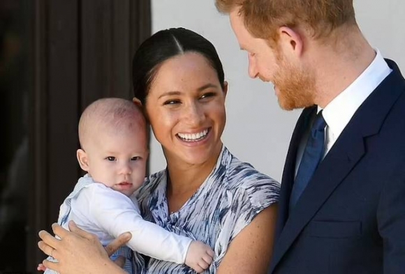 1 Meghan Va Harry Tung Dinh Neu Ten Thanh Vien Hoang Gia Binh Luan Ve Archie