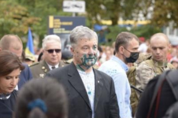 1 Ong Poroshenko Bi Hat Chat Ban Do Loi Cho Zelensky