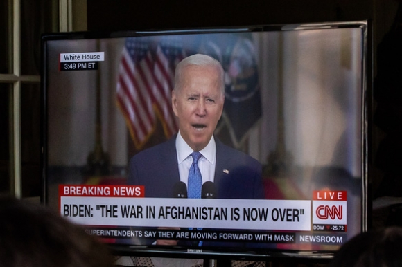 1 Ong Biden Tong Thong Afghanistan Bo Tron Giua Nhung Tham Nhung Va Bat Luong