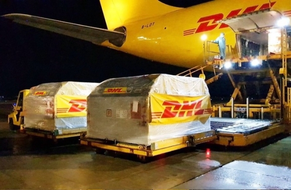 1 Thong Quan Hon 330000 Lieu Vac Xin Pfizer Vua Ve Den Ha Noi Va Tphcm