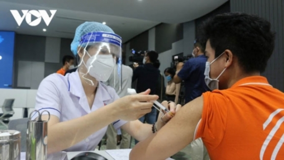 1 Doi Tuong Nao Duoc Tiem Vaccine Vero Cell Cua Sinopharm O Ha Noi