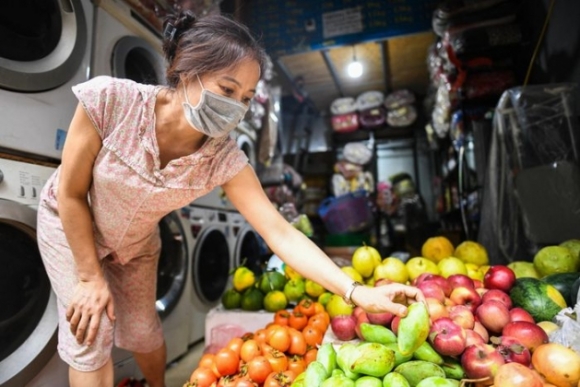 2 Tiem Cat Toc Phu Kien Dien Thoai Chuyen Sang Ban Rau Cu Qua