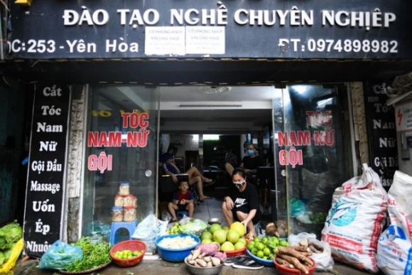 3 Tiem Cat Toc Phu Kien Dien Thoai Chuyen Sang Ban Rau Cu Qua
