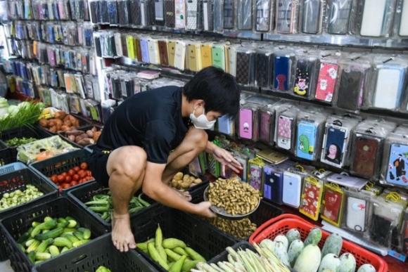 7 Tiem Cat Toc Phu Kien Dien Thoai Chuyen Sang Ban Rau Cu Qua