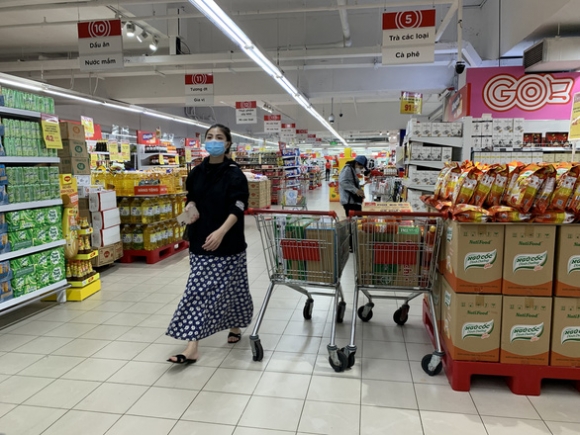 11 Nguoi Dan Quan 7 Mung Ro Di Sieu Thi Quan An Lien Tuc Chot Don Qua App
