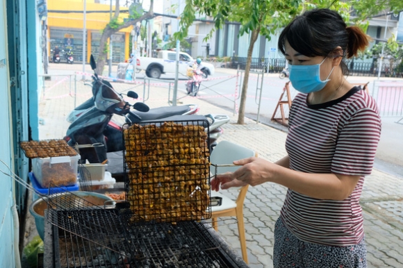13 Nguoi Dan Quan 7 Mung Ro Di Sieu Thi Quan An Lien Tuc Chot Don Qua App