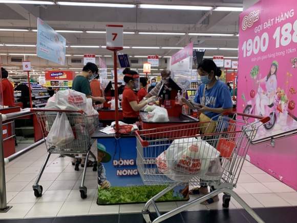 1 Nguoi Dan Quan 7 Mung Ro Di Sieu Thi Quan An Lien Tuc Chot Don Qua App