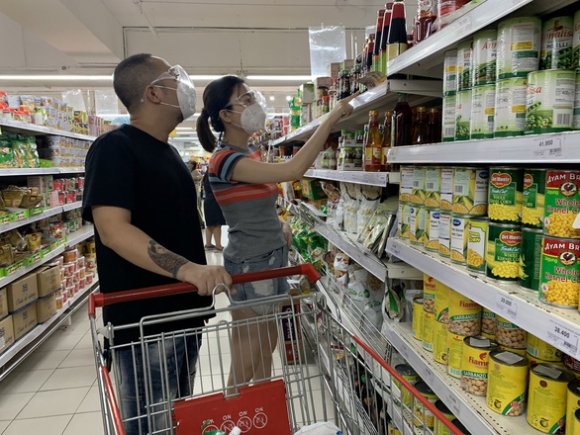 2 Nguoi Dan Quan 7 Mung Ro Di Sieu Thi Quan An Lien Tuc Chot Don Qua App