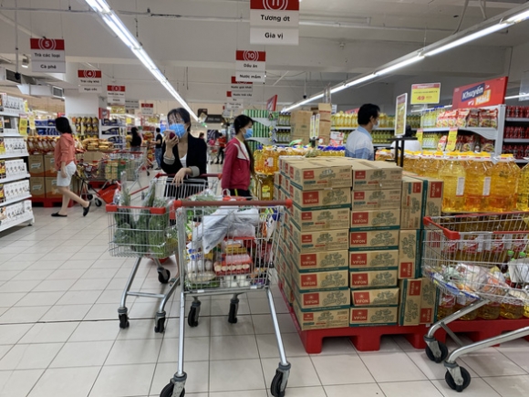 9 Nguoi Dan Quan 7 Mung Ro Di Sieu Thi Quan An Lien Tuc Chot Don Qua App