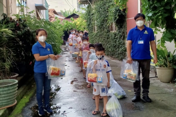 17 Mang Tet Trung Thu Den Voi Thieu Nhi Trong Cac Benh Vien Da Chien Khu Phong Toa