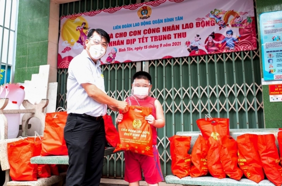 18 Mang Tet Trung Thu Den Voi Thieu Nhi Trong Cac Benh Vien Da Chien Khu Phong Toa