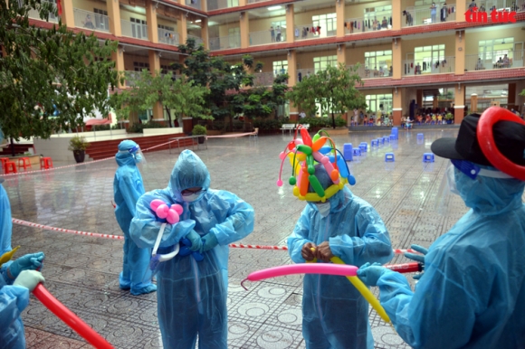 4 Mang Tet Trung Thu Den Voi Thieu Nhi Trong Cac Benh Vien Da Chien Khu Phong Toa