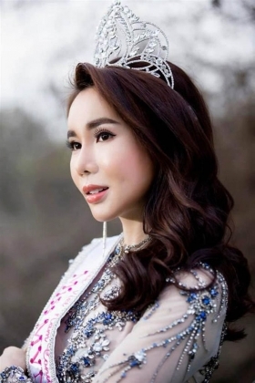 2 Co Gai Trao Dong Ho Rolex 2 Ty Dong Tung Dang Quang Miss Vietnam Continents 2018