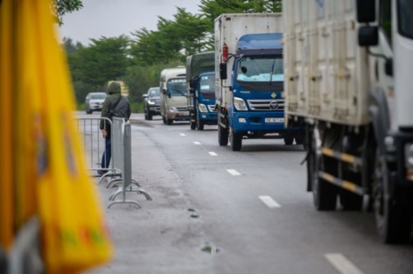 10 Nguoi Dan Tu Do Vao Ha Noi Tai Cac Chot Cua Ngo