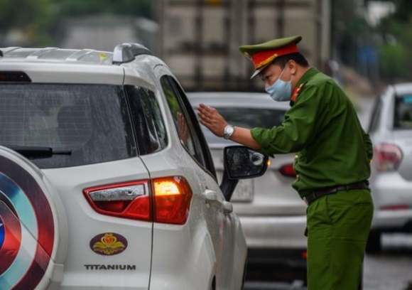 6 Nguoi Dan Tu Do Vao Ha Noi Tai Cac Chot Cua Ngo