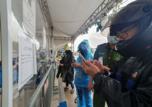 8 Nguoi Dan Tu Do Vao Ha Noi Tai Cac Chot Cua Ngo
