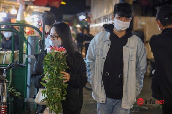 11 Cho Hoa Lon Nhat Ha Noi Dong Nghet Khach Tu To Mo Sang