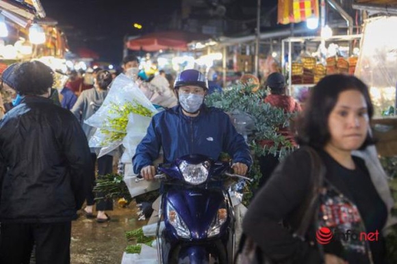 7 Cho Hoa Lon Nhat Ha Noi Dong Nghet Khach Tu To Mo Sang