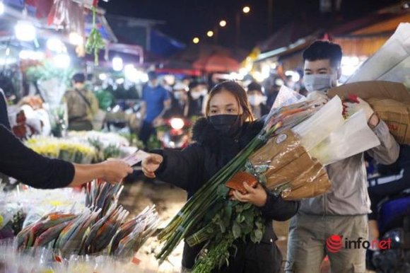 8 Cho Hoa Lon Nhat Ha Noi Dong Nghet Khach Tu To Mo Sang