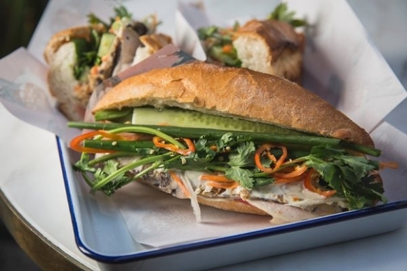 7 Khi Banh Mi Viet Du Lich Sang Troi Tay Khach Nuoc Ngoai Xep Hang Dai De Duoc An