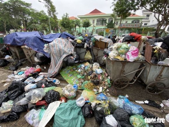 1 Rac Sinh Hoat Un U Tai Nhieu Tuyen Duong Khu Do Thi O Ha Noi