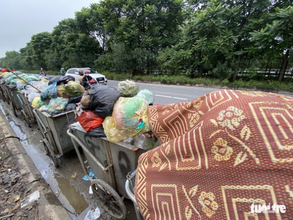 2 Rac Sinh Hoat Un U Tai Nhieu Tuyen Duong Khu Do Thi O Ha Noi