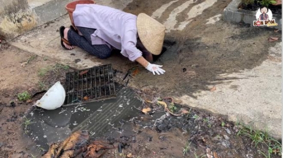 2 Loat Hinh Anh Doi Thuong Kho Tin Cua Danh Hai Hoai Linh