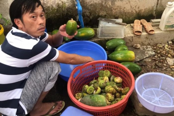 6 Loat Hinh Anh Doi Thuong Kho Tin Cua Danh Hai Hoai Linh