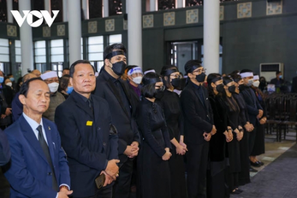 7 Gia Dinh Dong Nghiep Tien Dua Nhac Si Phu Quang Ve Noi An Nghi Cuoi Cung